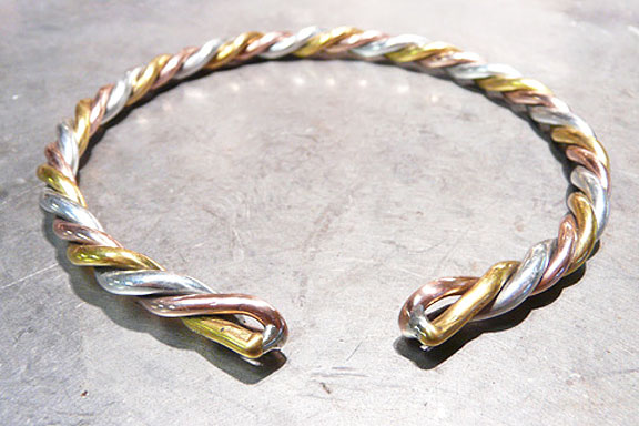 Buy Tibetan Three Metal Healing Medicine Bracelet and Ring Set with Copper.  Unisex, Helps Relieve Arthiritis and Tendon Pains Online at desertcartKUWAIT